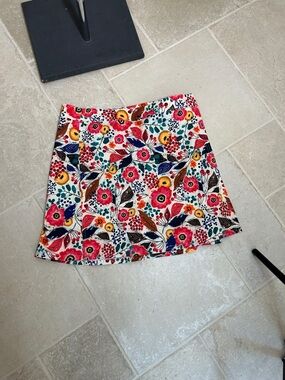 Rip Skirt Hawaii & matching J. Jill Magenta Short Sleeve V-Neck Tee